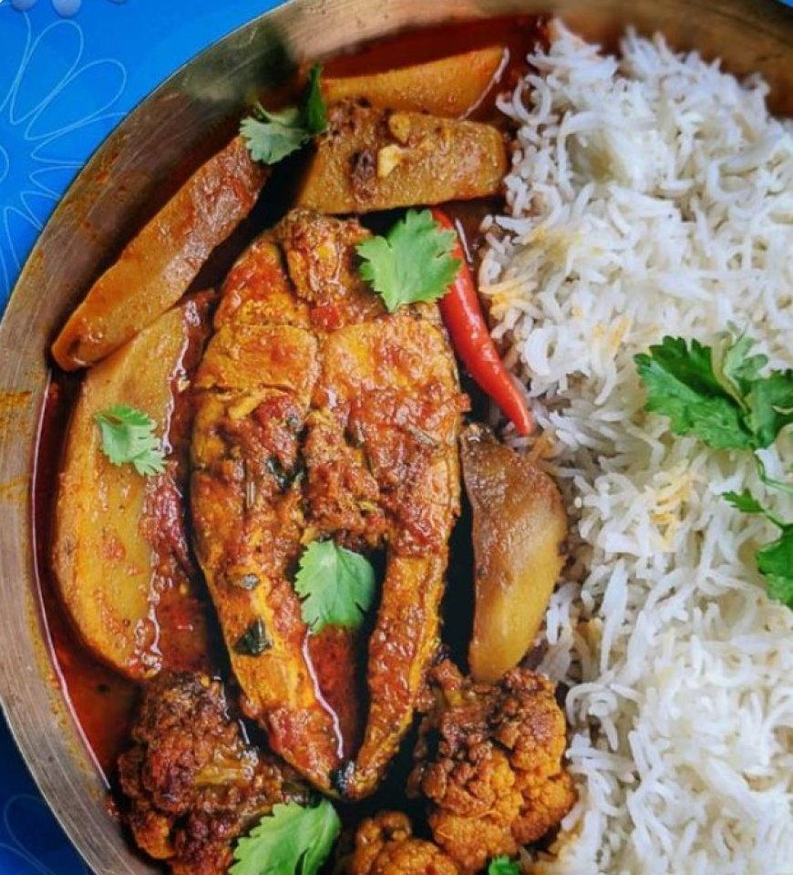 Kolkata Macher Jhol: A Delightful Bengali Fish Curry that Captures Kolkata's Culinary Heritage