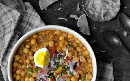 Ghugni: A Flavorful and Spicy Delight from Kolkata's Street Food Scene