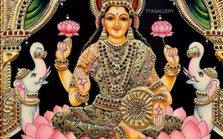 Tanjore composition: Rich colors, elaborate analyses, and precious matters define this simple art form from Thanjavur, Tamil Nadu, India.