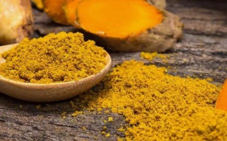 DIY Turmeric and Sandalwood Face Pack: Natural Skincare at Home