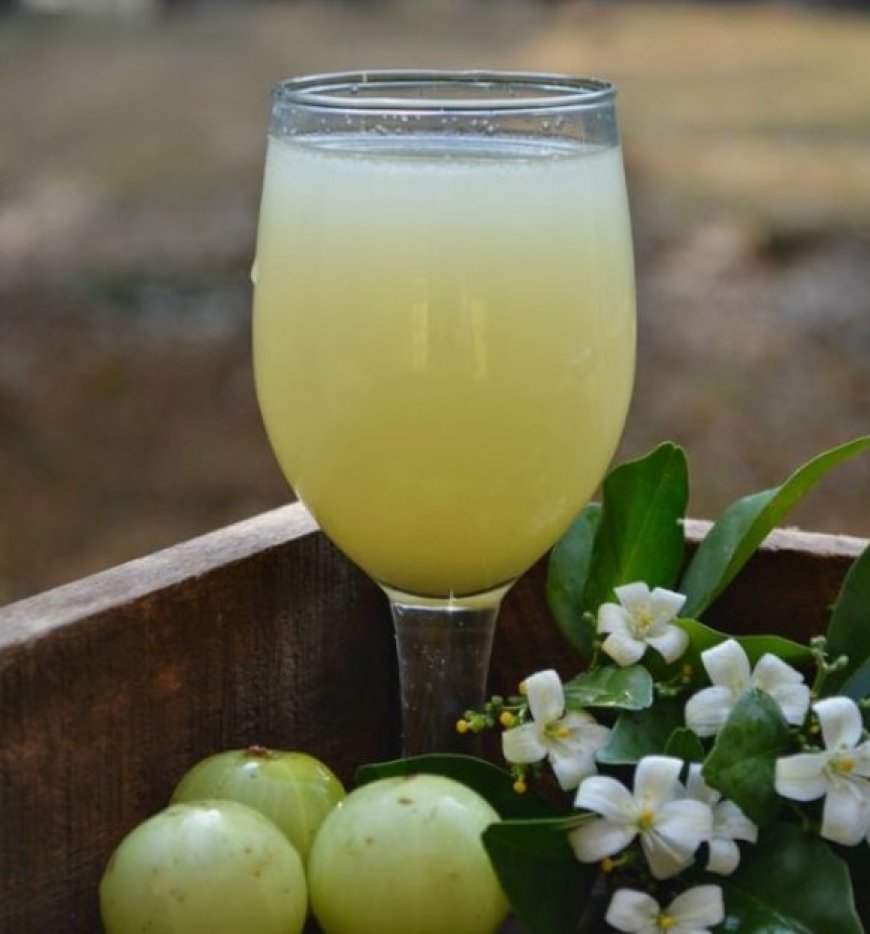 The Skin Benefits of Amla Juice: Anti-maturing, Brightening, Acne-fighting, Hydration, Detoxification, and Collagen Boost