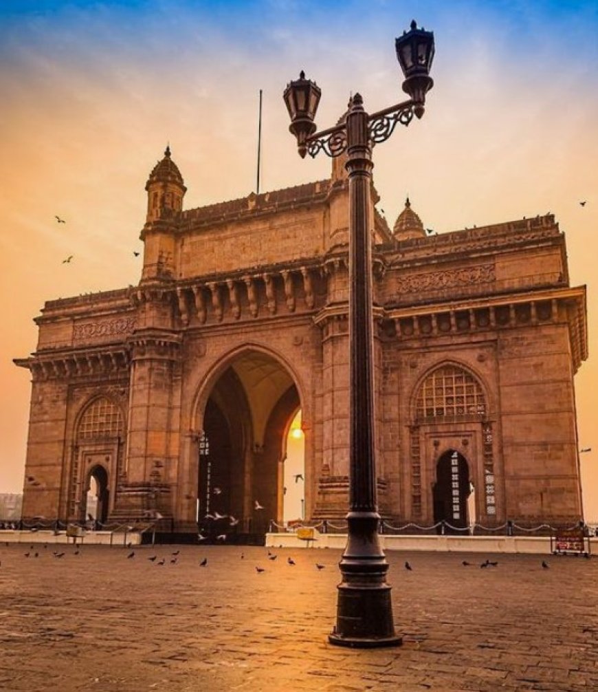 Mumbai: Exploring Iconic Landmarks, Scenic Waterfronts, and Bollywood Glamour