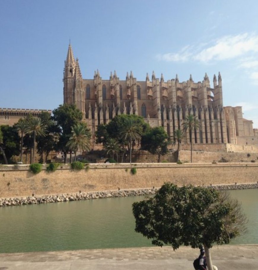 Exploring the Charms of Palma de Mallorca: Top 5 Enchanting Destinations