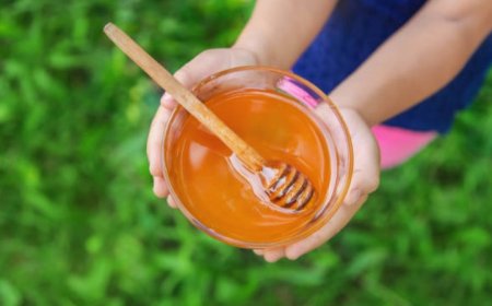 The Sweet Elixir: Exploring the Top 10 Benefits of Honey