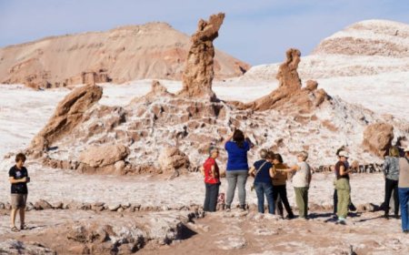 Las Tres Marías: Chile's Iconic Andean Peaks