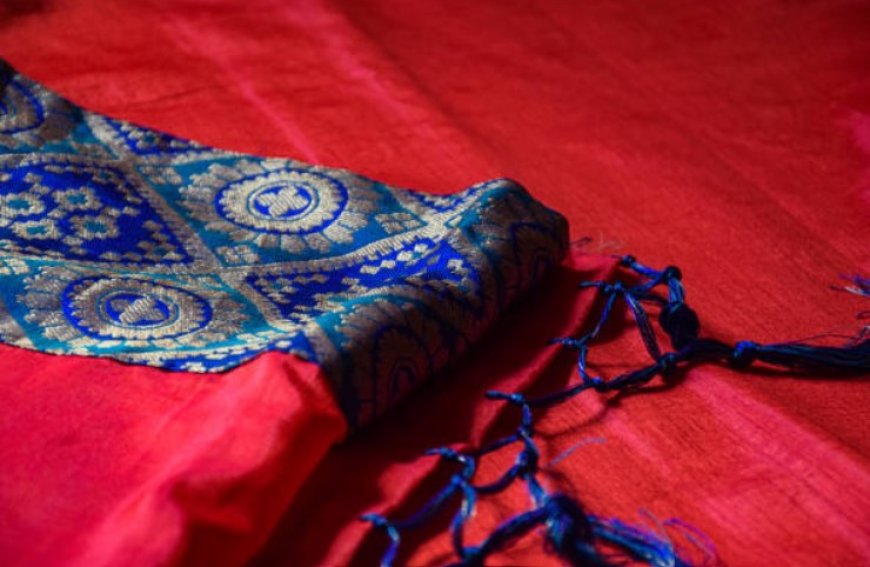 The Elegance of Indian Handloom Fabrics: A Journey Through the Top 5 Treasures