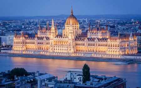 Budapest, Hungary: A Guide to the City of Thermal Baths, Culture, and History