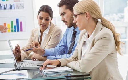 Top 5 Courses for Financial Analysts: Launch Your Career in Finance