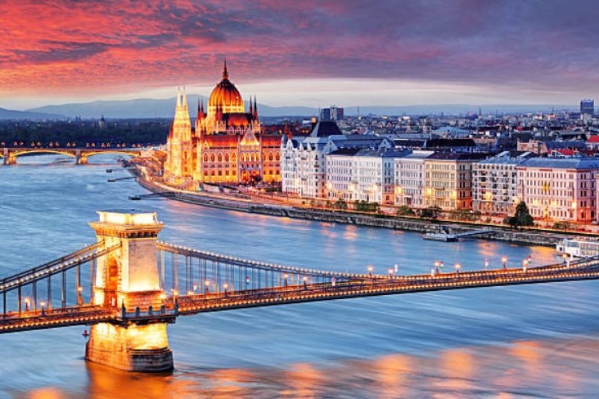 Budapest, Hungary: A Guide to the City of Thermal Baths, Culture, and History