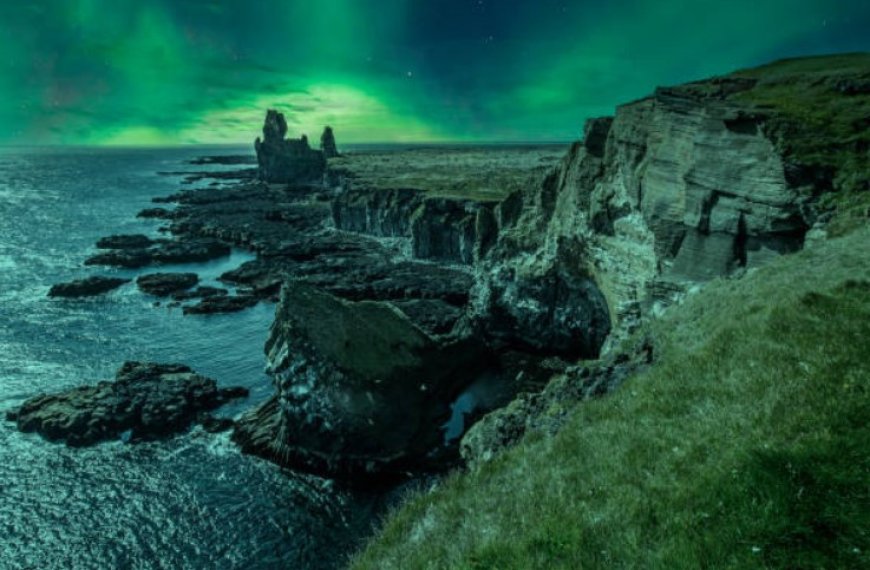 The Northern Lights in Iceland: A breathtaking natural display